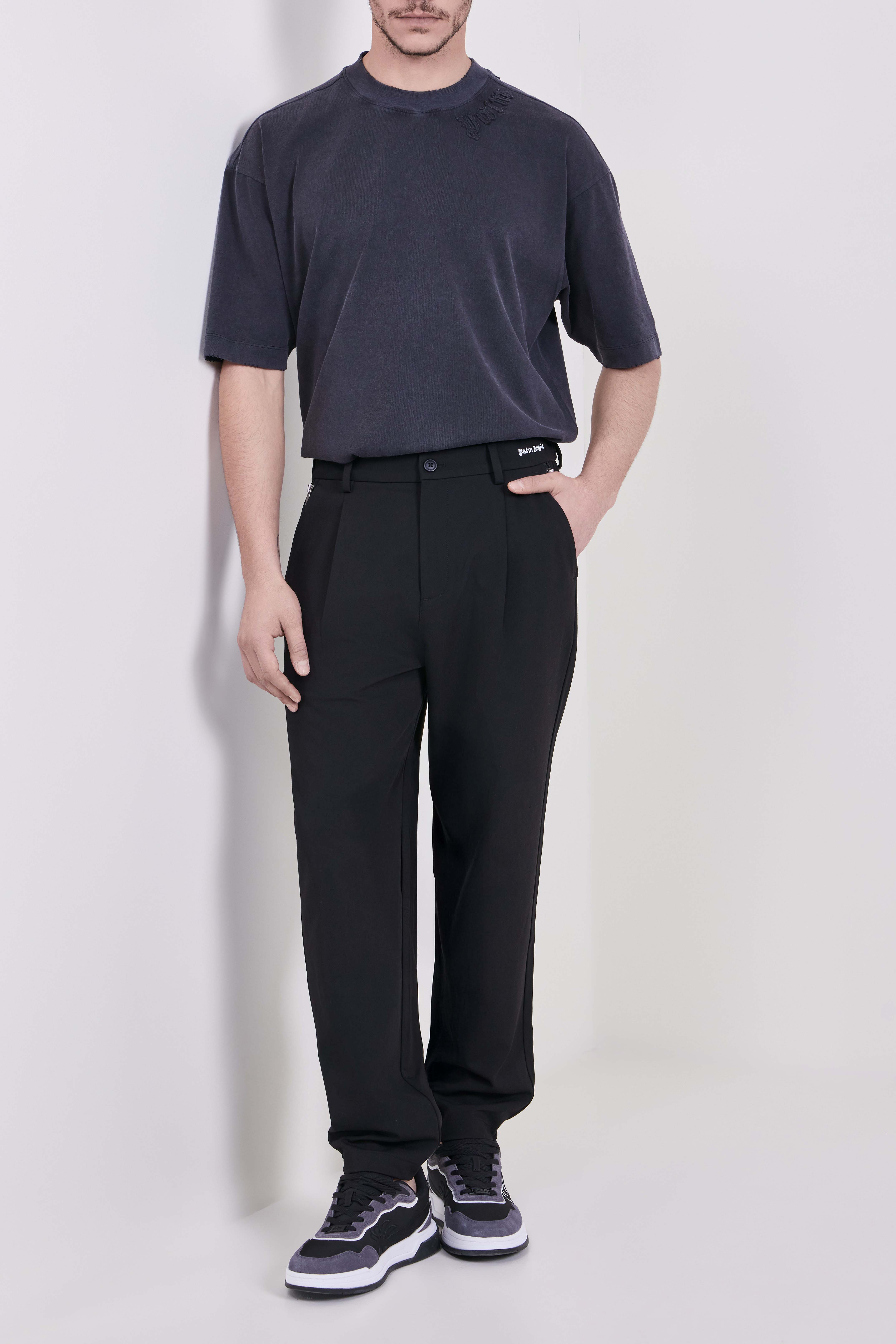 תמונת כל הלוק של חולצת טי אוברסייז